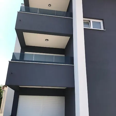Adria-appartment-island-vir #sea #beach #wifi #privateparking #netflix Apartament Vir